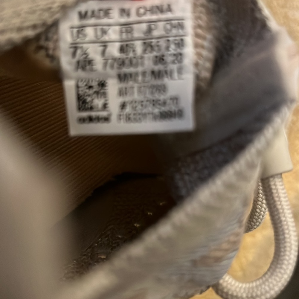 Authentic Yeezy 380 - Picture 4 of 4